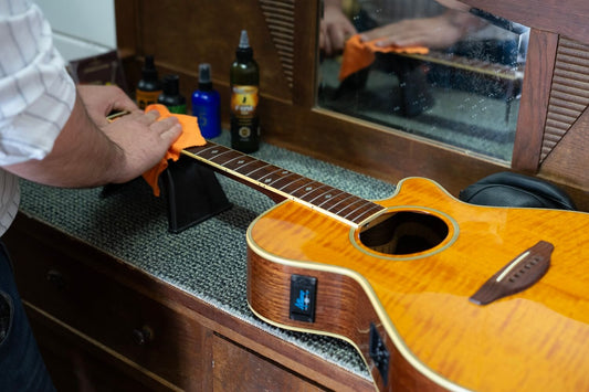 Een gitaar reparatie van Lintage Guitars.