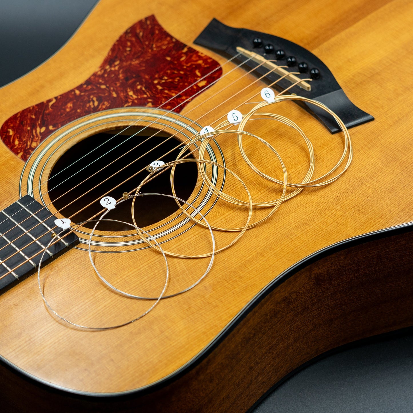 Premium Akoestische Western gitaar snaren - WSP-011 - Gitaarsnaren - Inclusief 3 Celluloid Plectra
