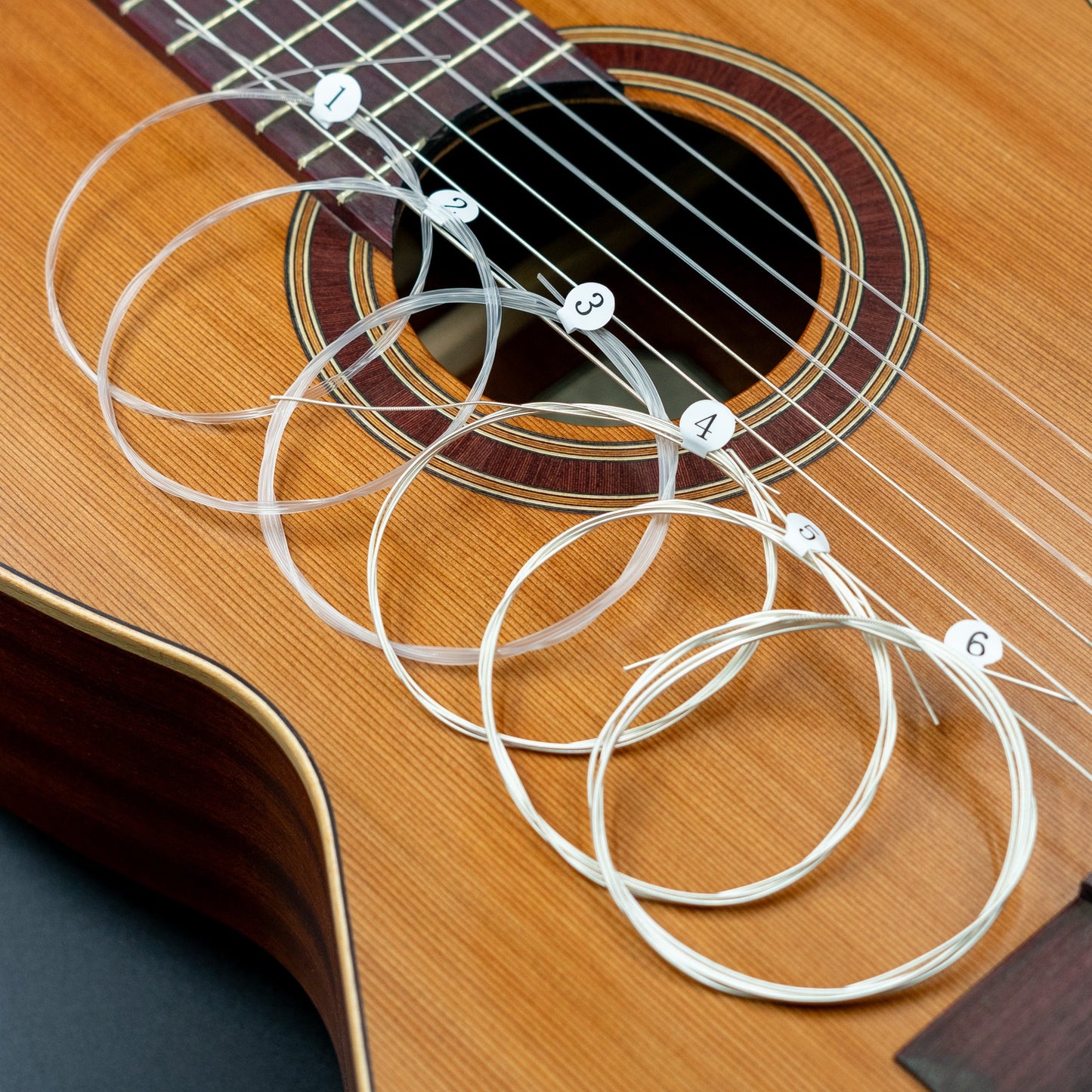Normal Tension - CSP-028 - Gitaarsnaren - Inclusief 3 Celluloid Plectra